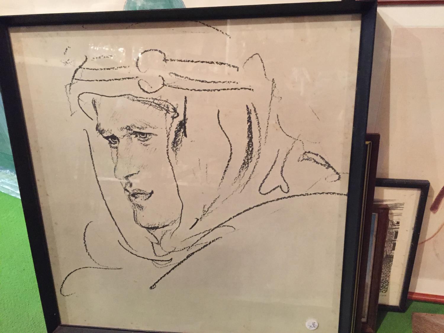 A NUMBER OF PRINTS TO INCLUDE LAWRENCE OF ARABIA AND A SILK PRINT BY A WYNNE 1994 - Bild 9 aus 12