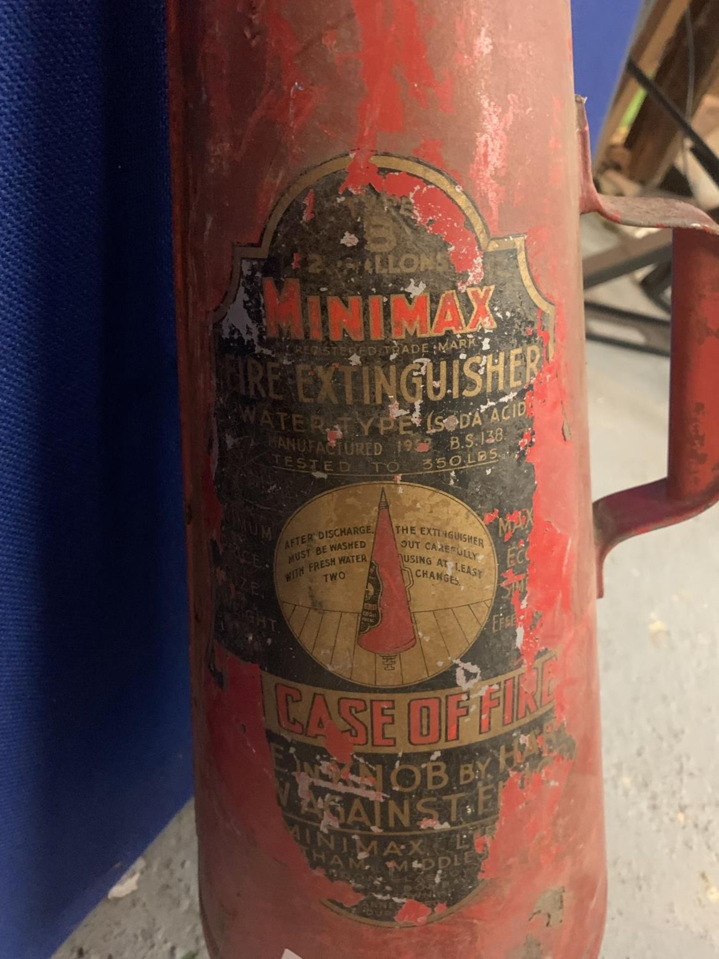 A VINTAGE CONICAL MINIMAX FIRE EXTINGUISHER - Image 2 of 4