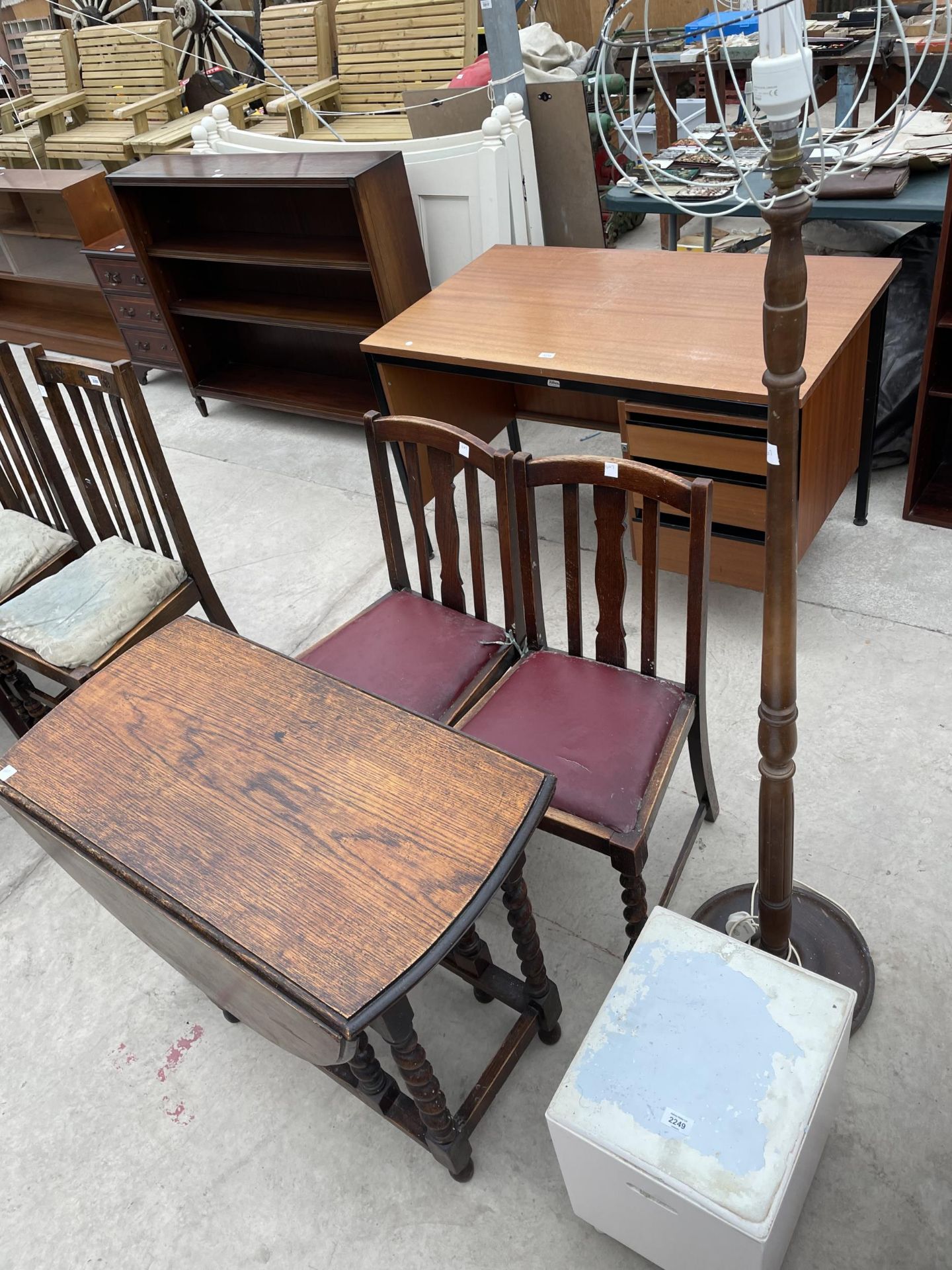 AN EARLY 20TH CENTURY OAK BARLEY TWIST GATE LEG DINING TABLE, A STANDARD LAMP, TWO DINING CHAIRS AND