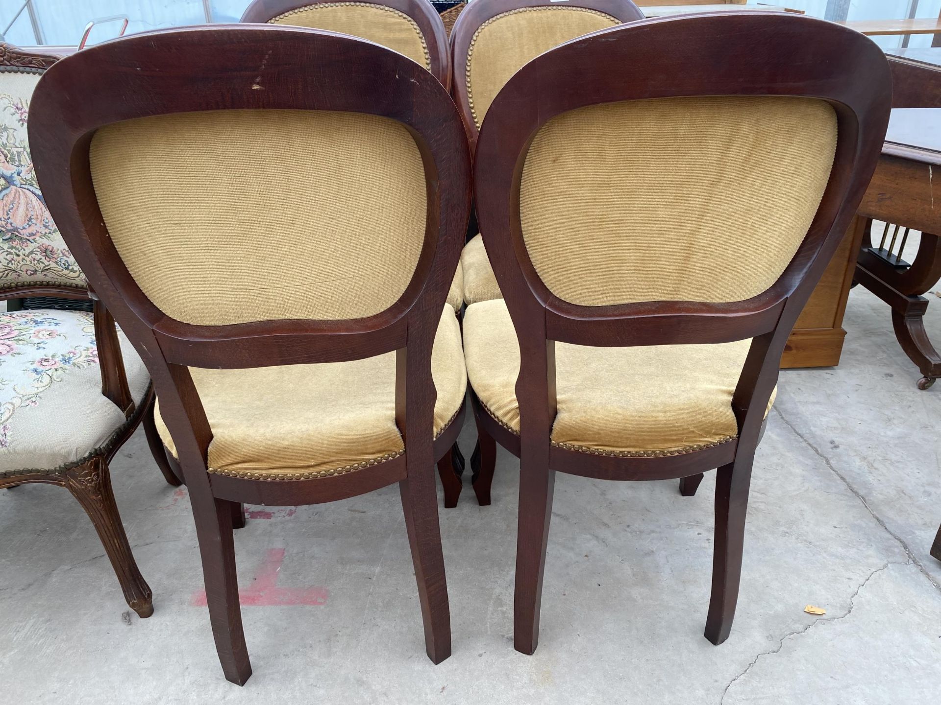 A SET OF FOUR VICTORIAN STYLE DINING CHAIRS - Image 3 of 3