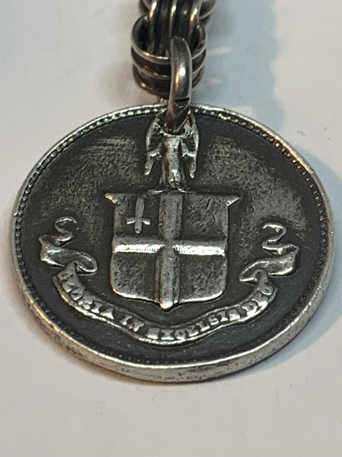 A SILVER NECKLACE WITH FOB - Image 2 of 3