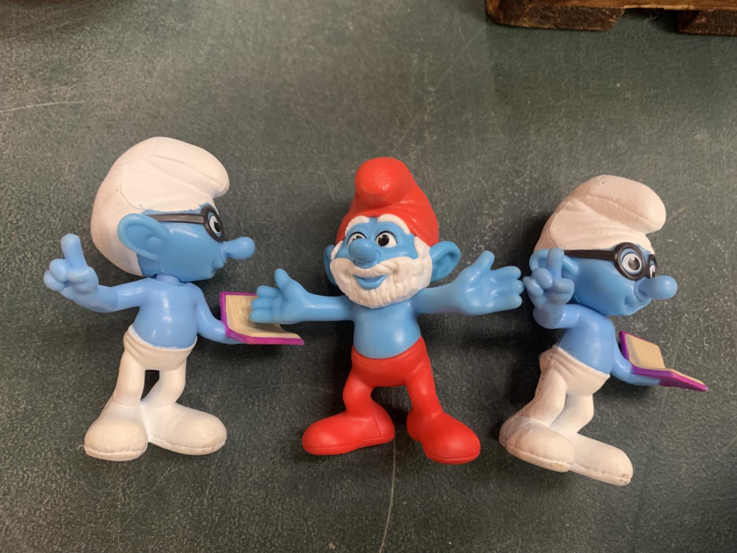 SEVEN VARIOUS COLLECTABLE SMURF FIGURES - Image 3 of 3