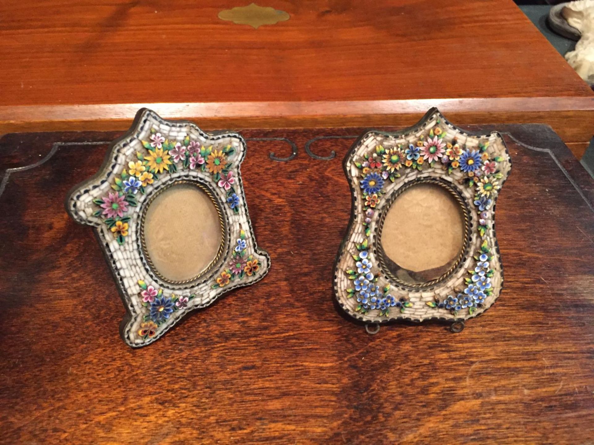 THREE WOODEN BOXES OF VARIOUS SIZES AND TWO MINIATURE MOSAIC FRAMES - Image 11 of 12