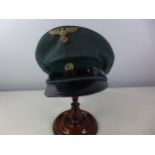 A NAZI GERMANY RE-ENACTMENT CAP WITH EAGLE AND SWASTIKA BADGE, SIZE 57