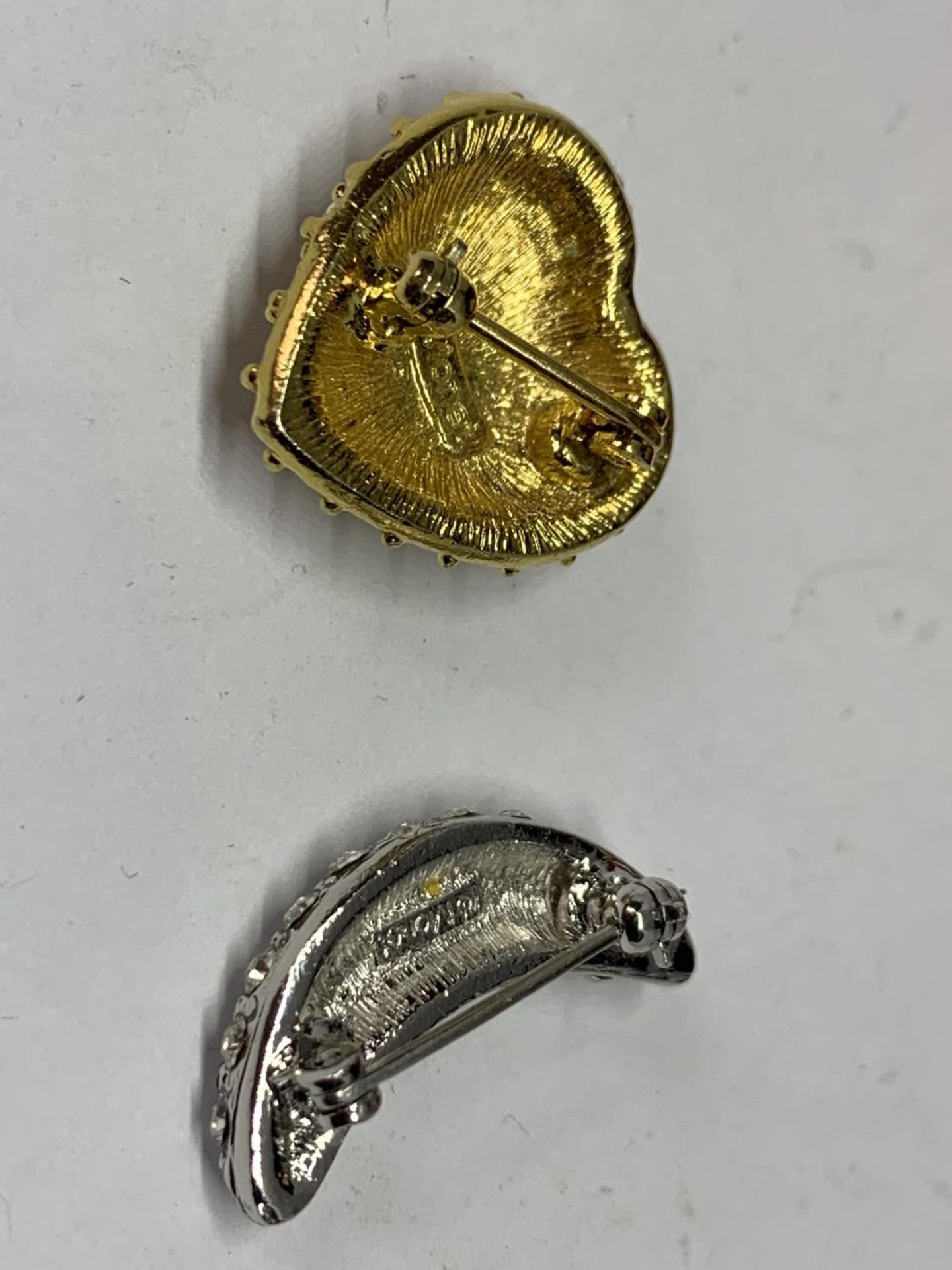 TWO BROOCHES, DIAMANTE ENCRUSTED IN THE FORM OF A YELLOW METAL HEART AND A WHITE METAL CRESCENT MOON - Image 2 of 3