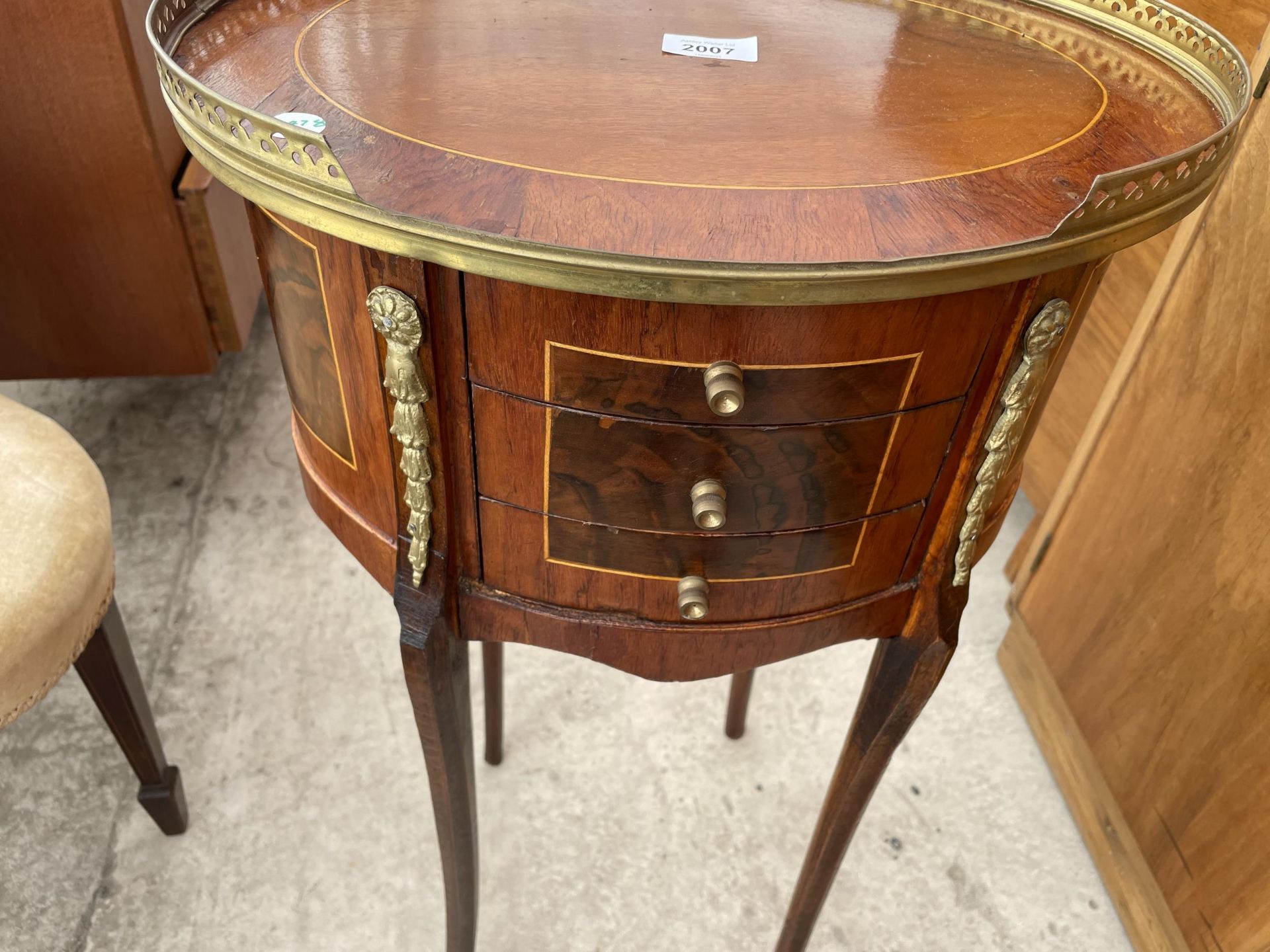 AN OVAL LOUIS XVI STYLE WALNUT SIDE TABLE WITH THREE SMALL DRAWERS, BRASS PIERCED GALLERY AND - Image 3 of 6