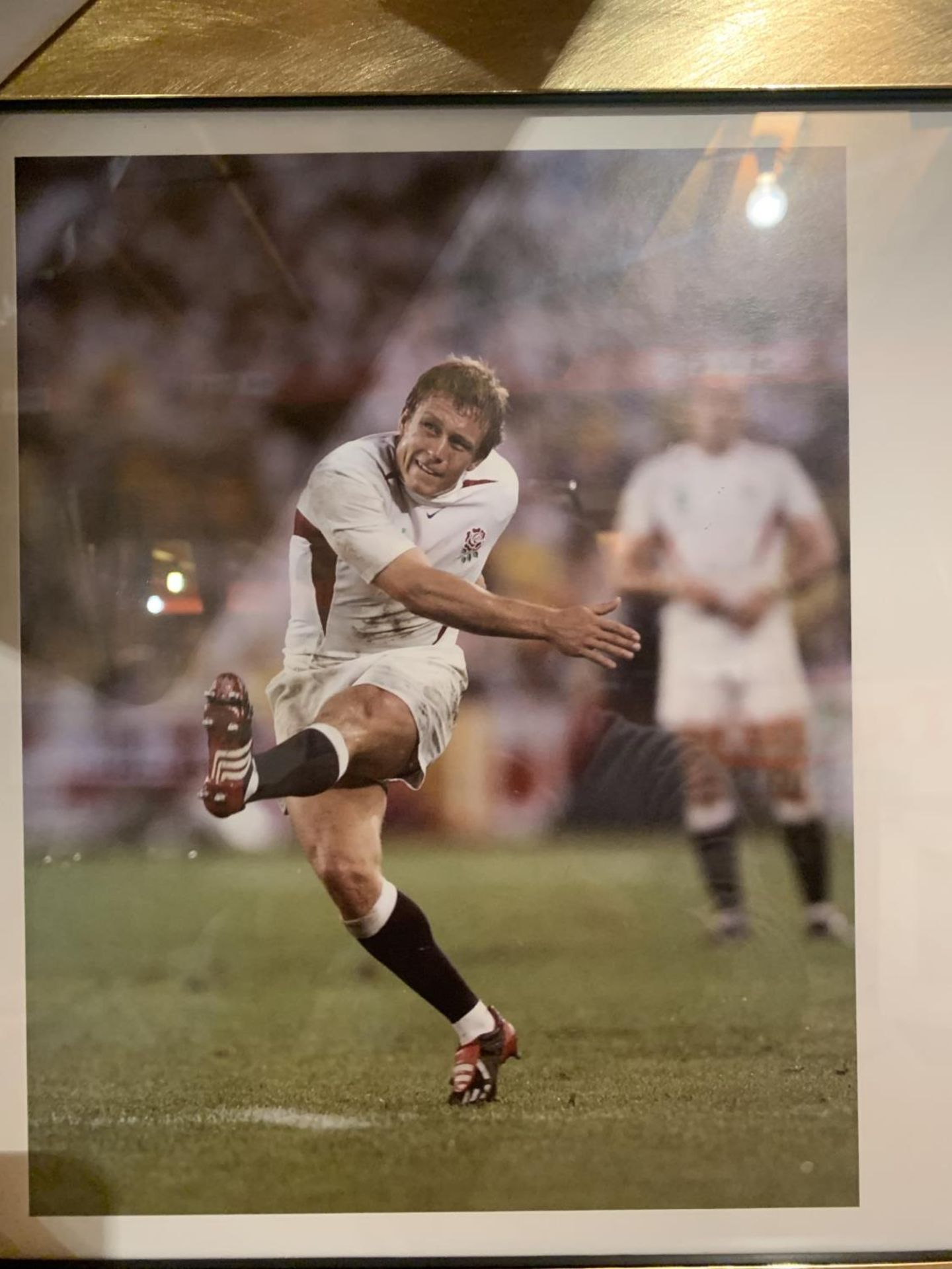 A FRAMED PRINT OF RUGBY WORLD CUP WINNERS 2003 - Image 3 of 8