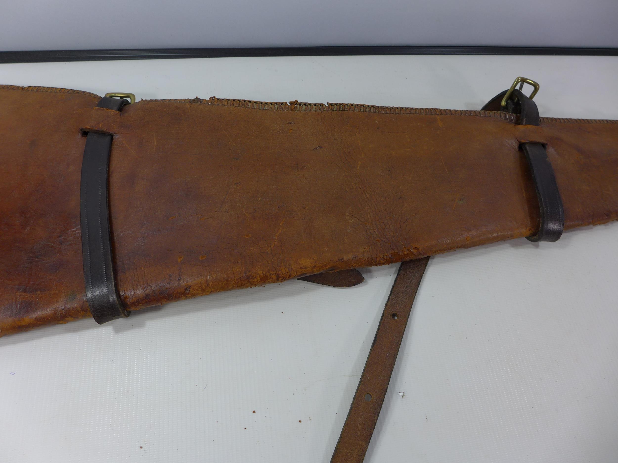 A LEATHER RIFLE SLIP WITH FLORAL DECORATION, LENGTH 103CDM - Image 4 of 4