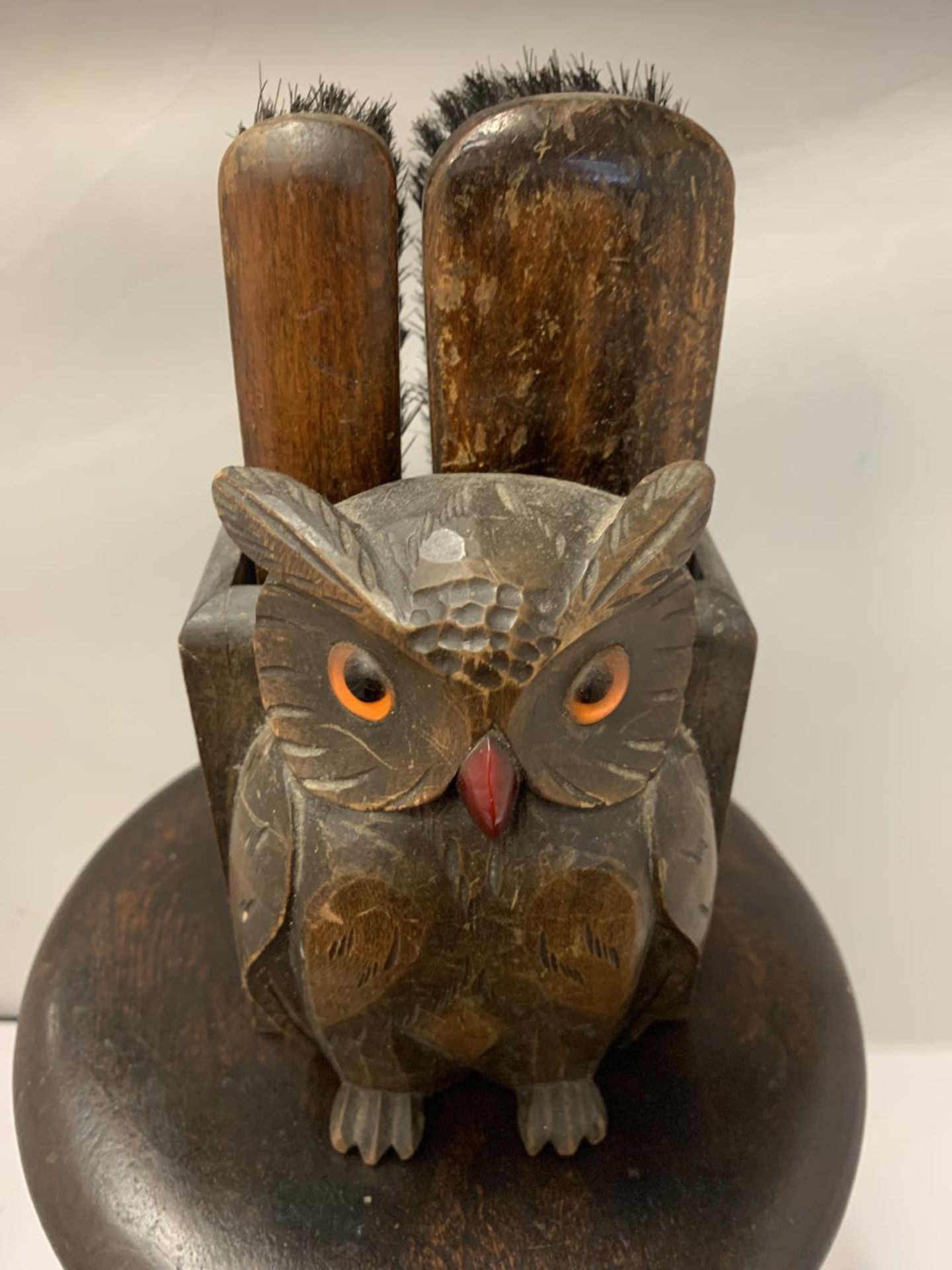 A SMALL OAK STOOL HEIGHT 24CM WITH A WOODEN OWL DESIGN WALL BOX CONTAINING SHOE CLEANING BRUSHES - Image 3 of 3