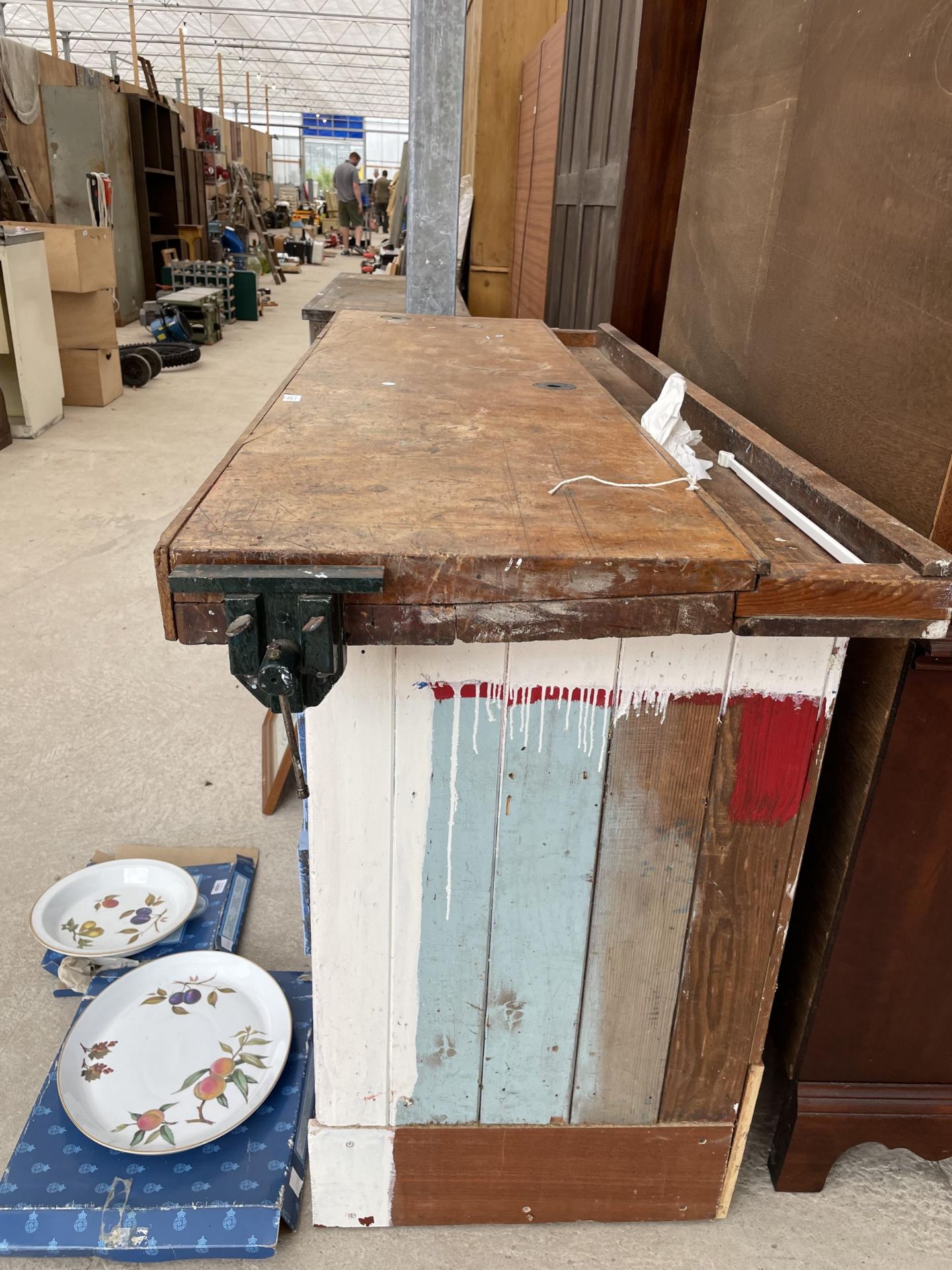 A VINTAGE PAINTED WORK BENCH WITH SMALL VICE AND LOWER DRAWER UNITS - Image 3 of 3