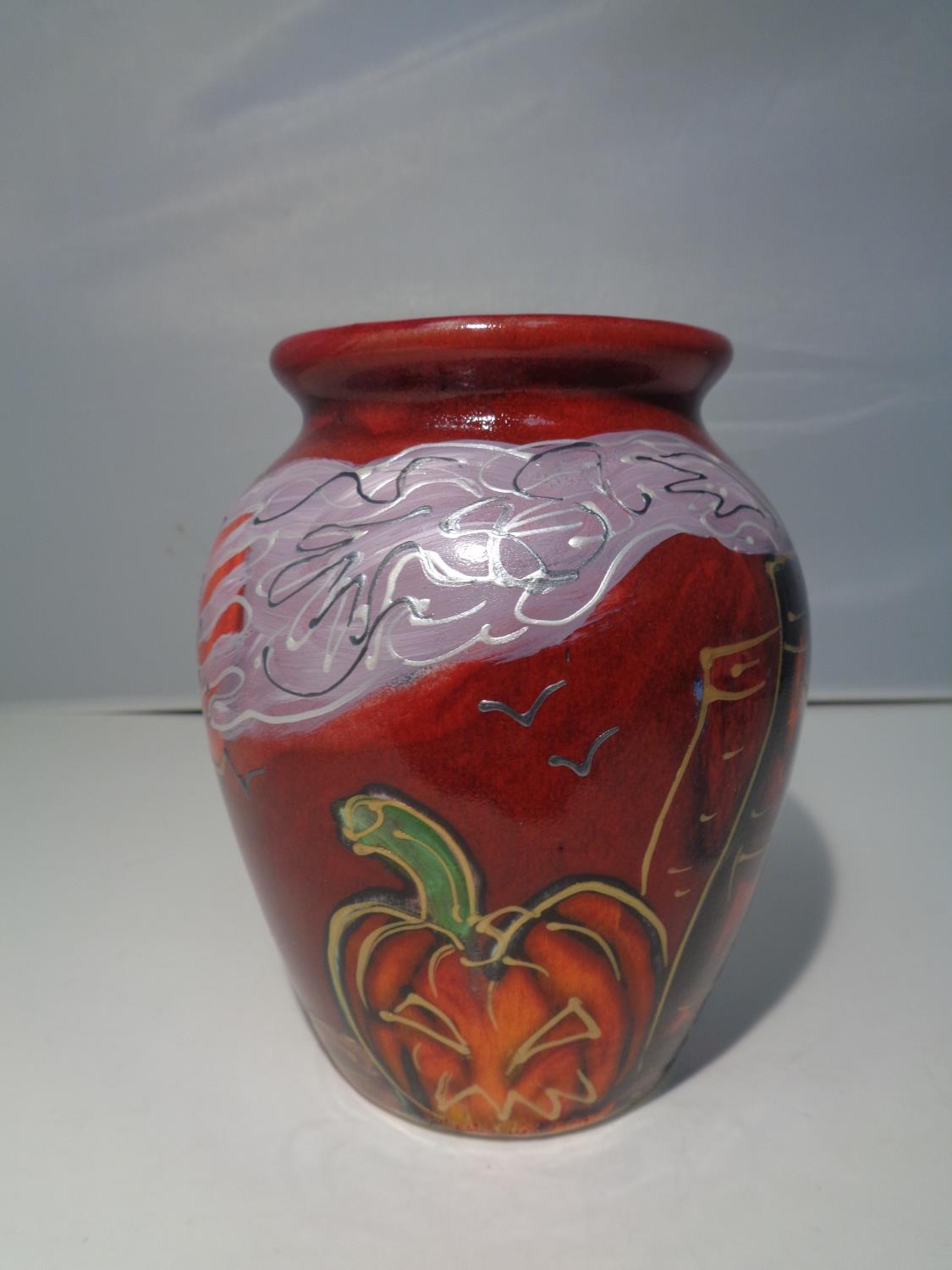 AN ANITA HARRIS HANDPAINTED AND SIGNED PUMPKIN VASE