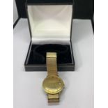 A ACCURIST WRISTWATCH IN A PRESENTATION BOX SEEN WORKING BUT NO WARRANTY