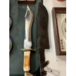 A BOWIE KNIFE AND SHEATH WITH A 31CM BLADE