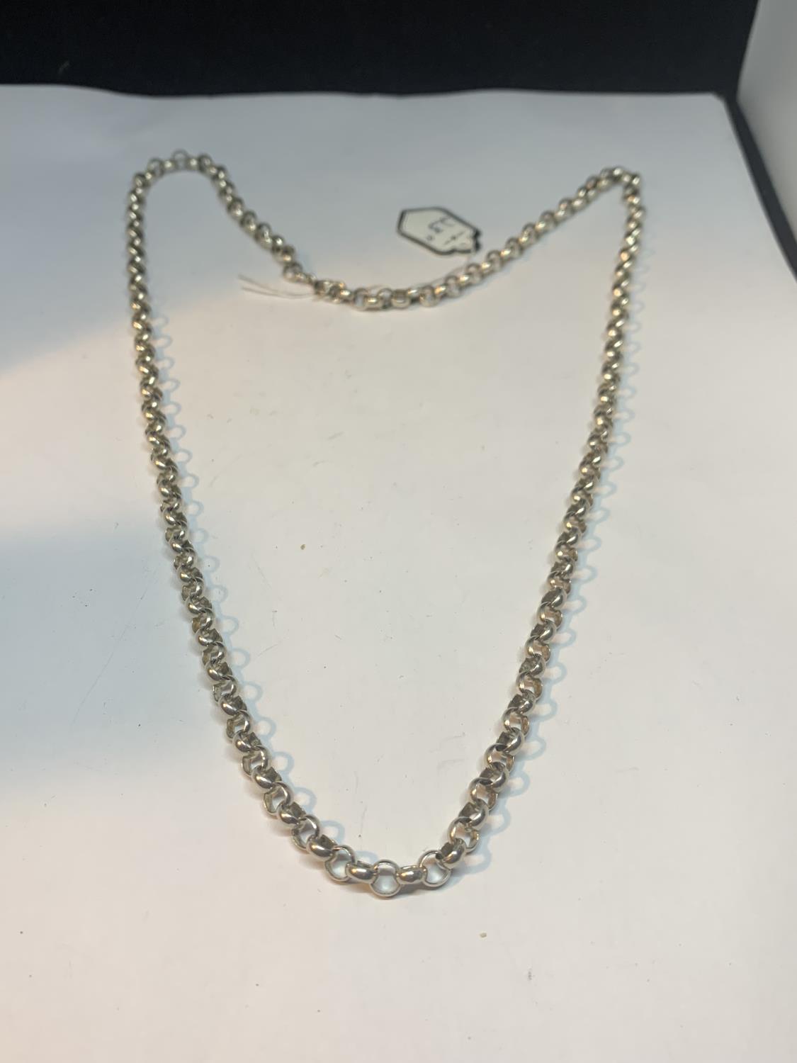 A HEAVY SILVER BELCHER CHAIN NECKLACE 23 INCHES LONG