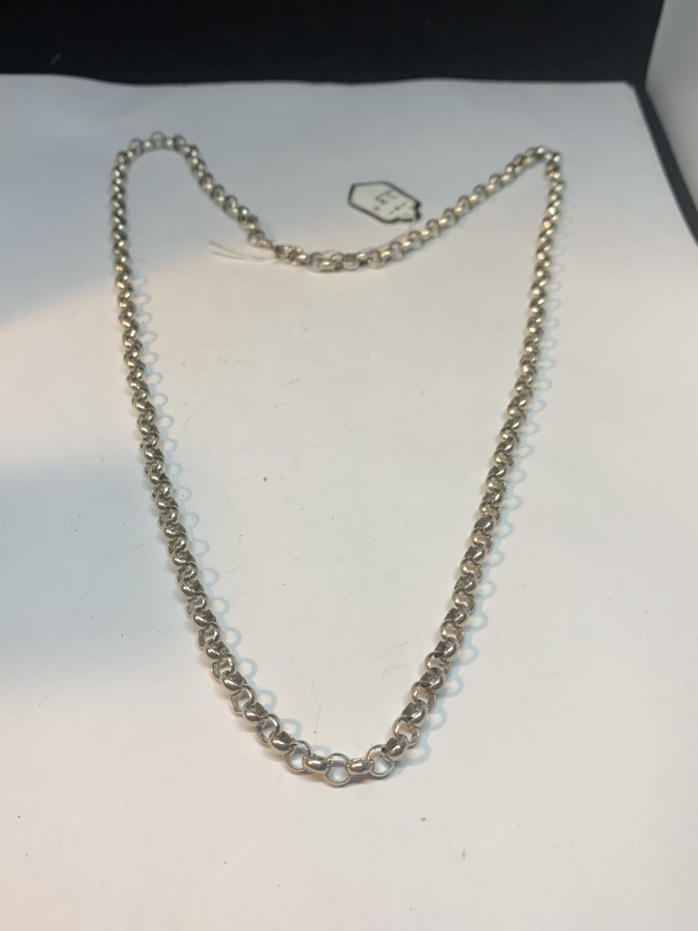 A HEAVY SILVER BELCHER CHAIN NECKLACE 23 INCHES LONG