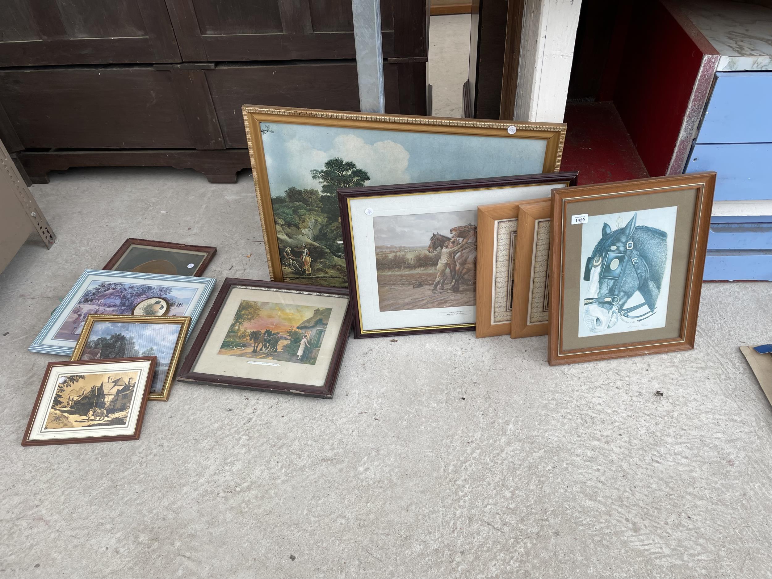 AN ASSORTMENT OF FRAMED PRINTS AND PICTURES