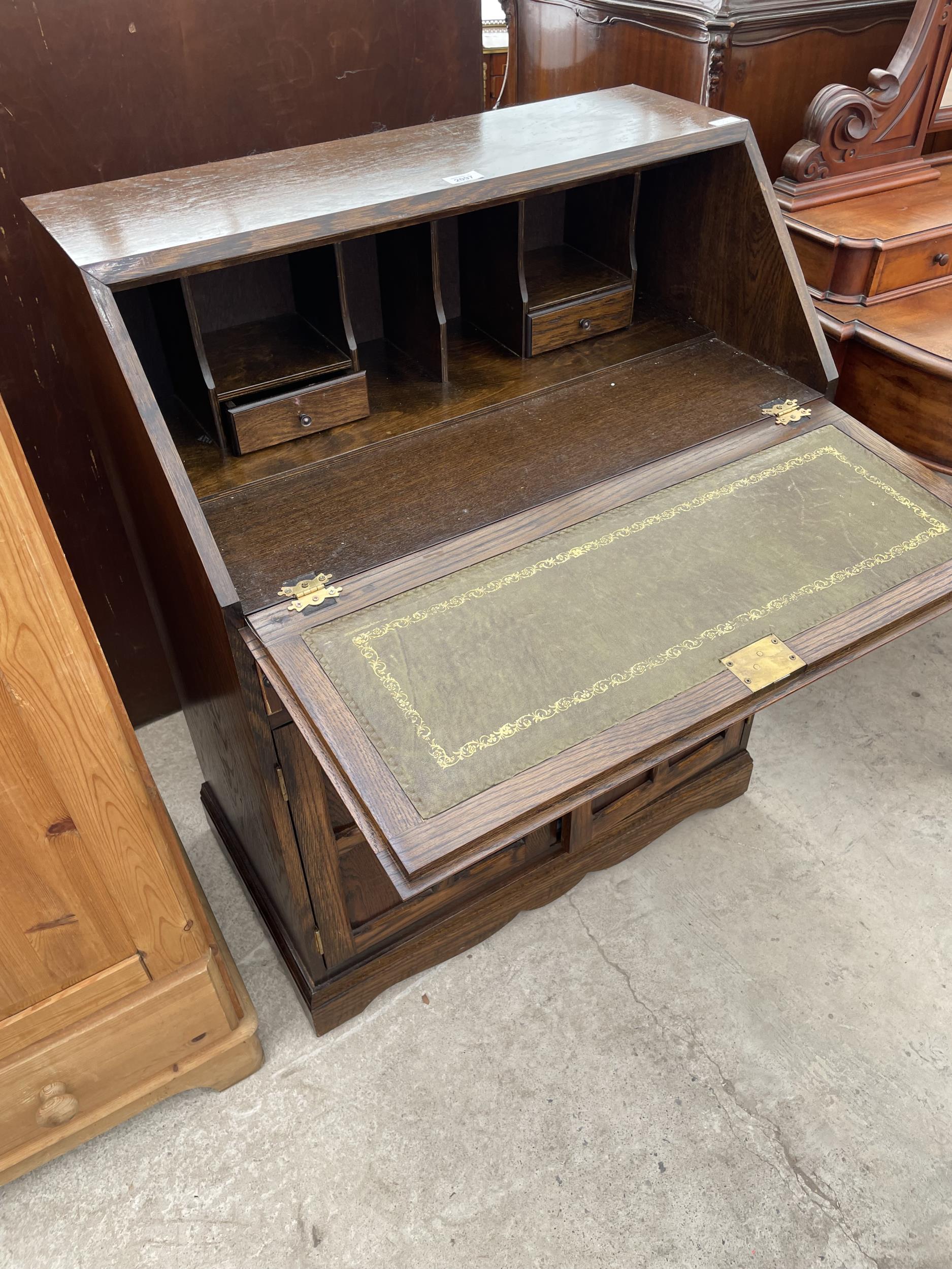 AN OAK BUREAU IN OLD CHARM STYLE 30" WIDE - Image 4 of 4