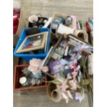 AN ASSORTMENT OF HOUSEHOLD CLEARANCE ITEMS TO INCLUDE BOOKS, CERAMICS ETC