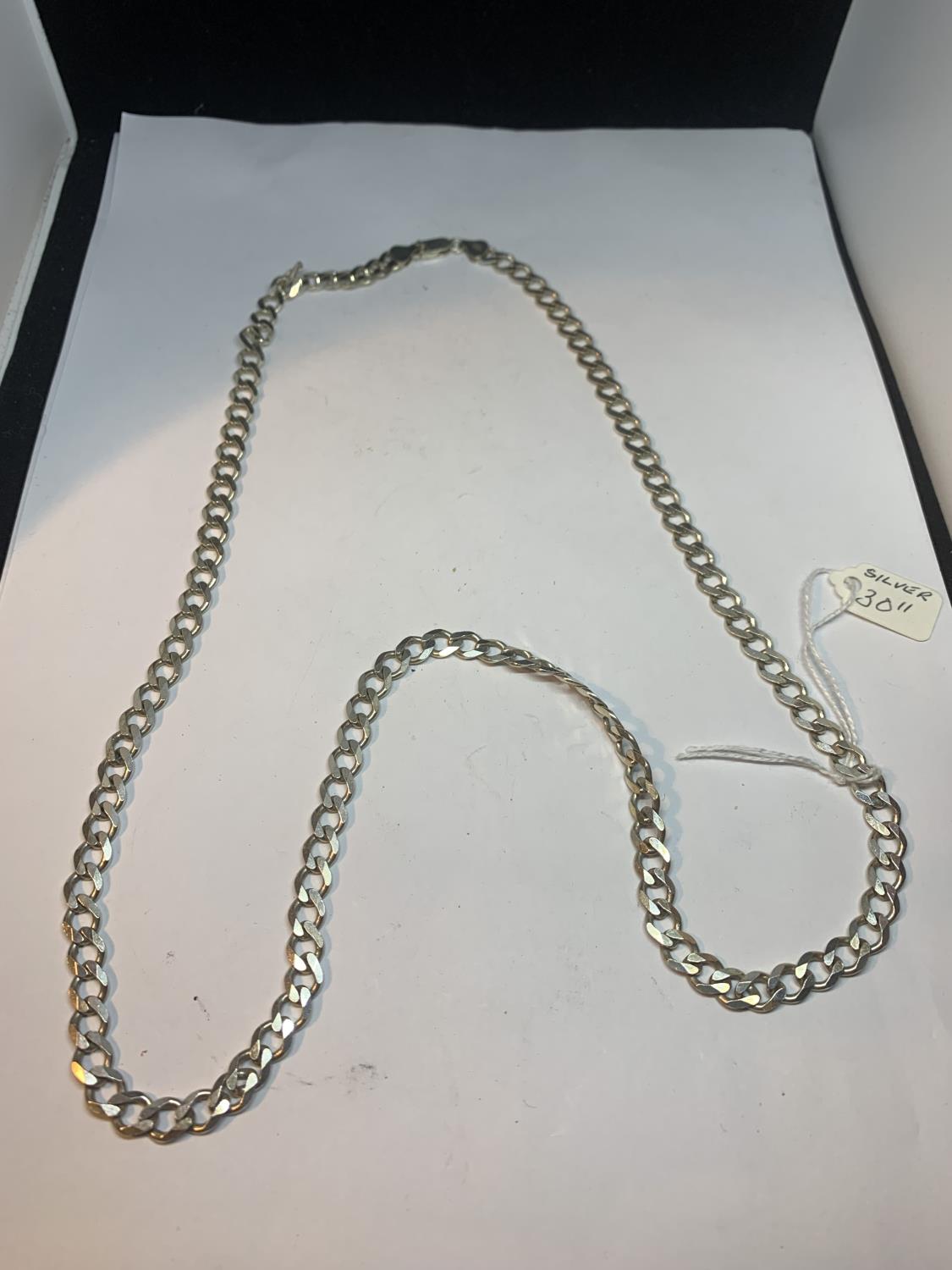 A HEAVY FLAT LINK SILVER CHAIN 30 INCHES LONG