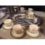 A COLLECTION OF CERAMICS TO INCLUDE A LARGE BLUE AND WHITE MEAT PLATE, ROYAL DOULTON RONDALAY CUPS