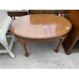 AN OVAL INLAID COFFEE TABLE ON CABRIOLE LEGS