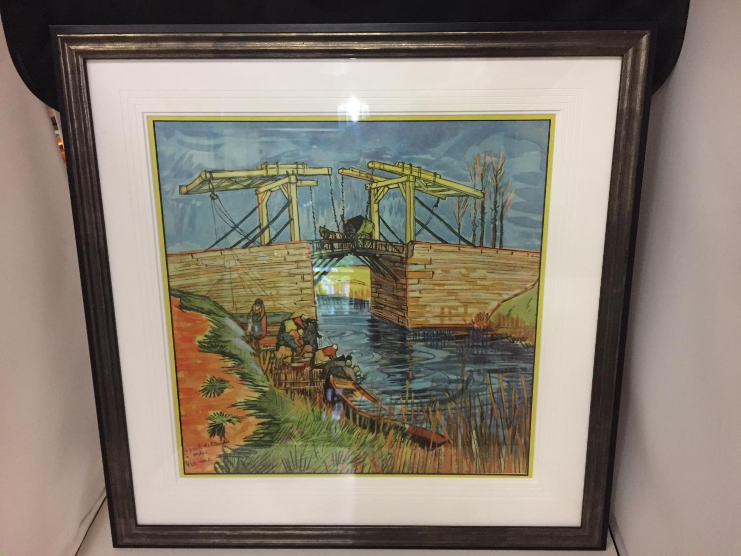 A MOUNTED AND FRAMED PRINT OF A RIVER SCENE WITH A BRIDGE CROSSING - Bild 2 aus 4