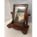 A MAHOGANY DRESSING TABLE TOP MIRROR