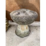 A SMALL VINTAGE STONE EFFECT BIRD BATH