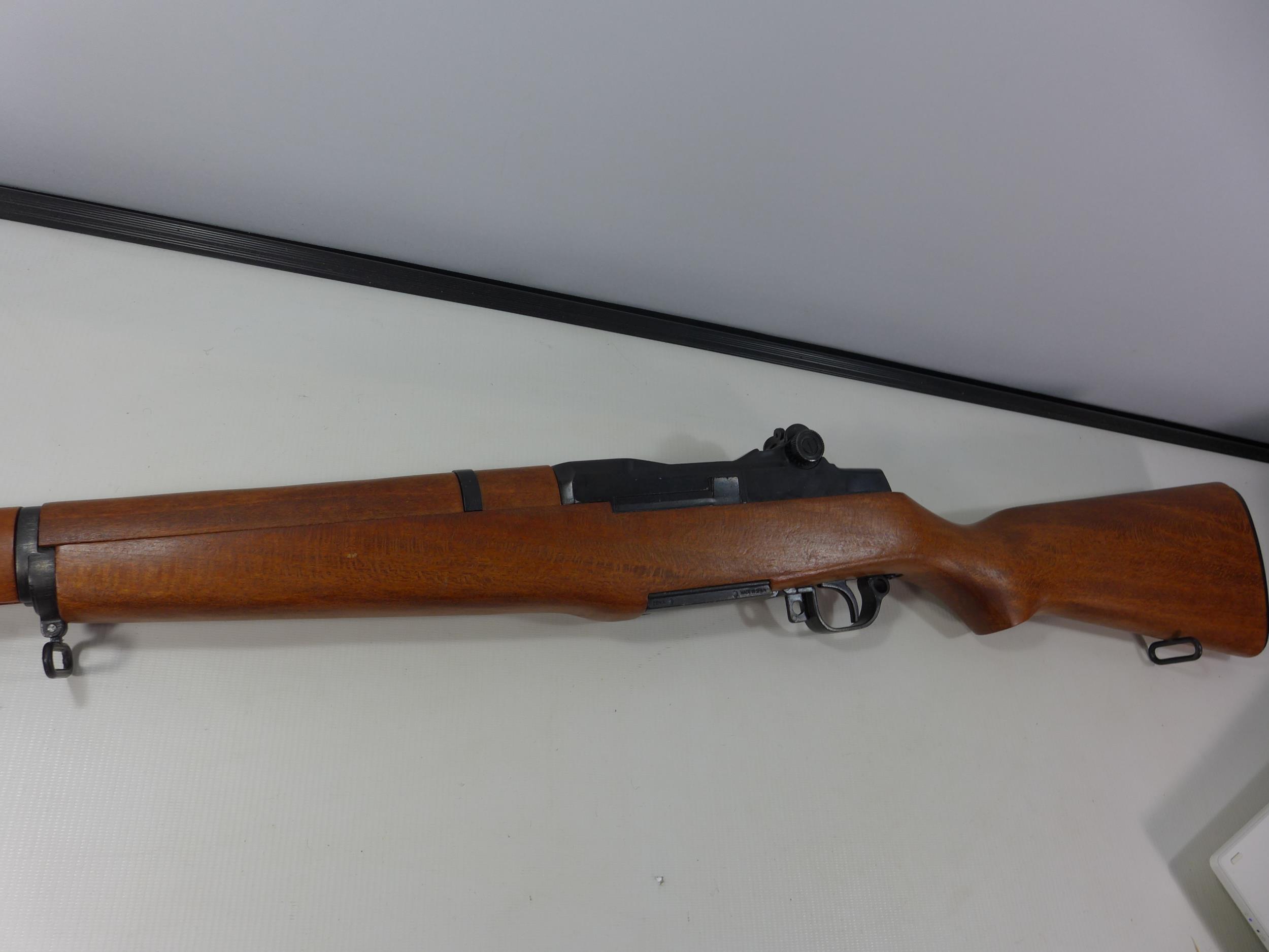 A DENIX NON FIRING M1 GARAND SEMI AUTOMATIC RIFLE, 59CM BARREL - Image 3 of 3