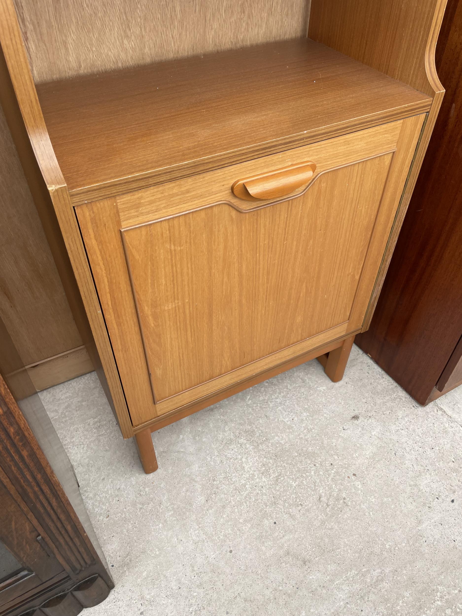 A NARROW RETRO TEAK STATEROOM (STONEHILL FURNITURE LTD) UNIT, 21.5" WIDE - Image 3 of 3