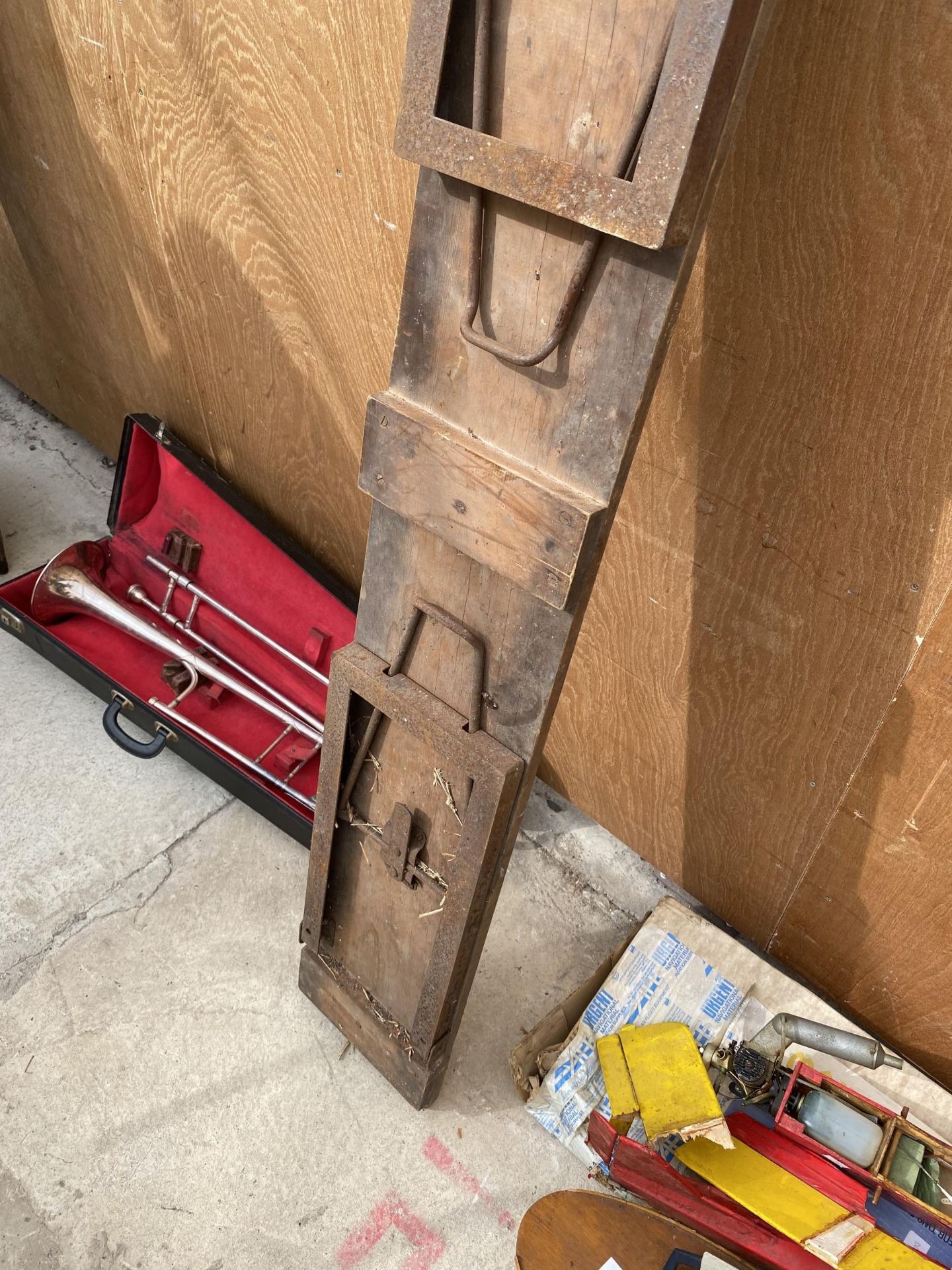 A VINTAGE WOODEN BENCH WITH FOLDING METAL LEGS - Image 4 of 4