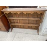 AN OAK GEORGIAN STYLE DRESSER RACK, 54.5" WIDE