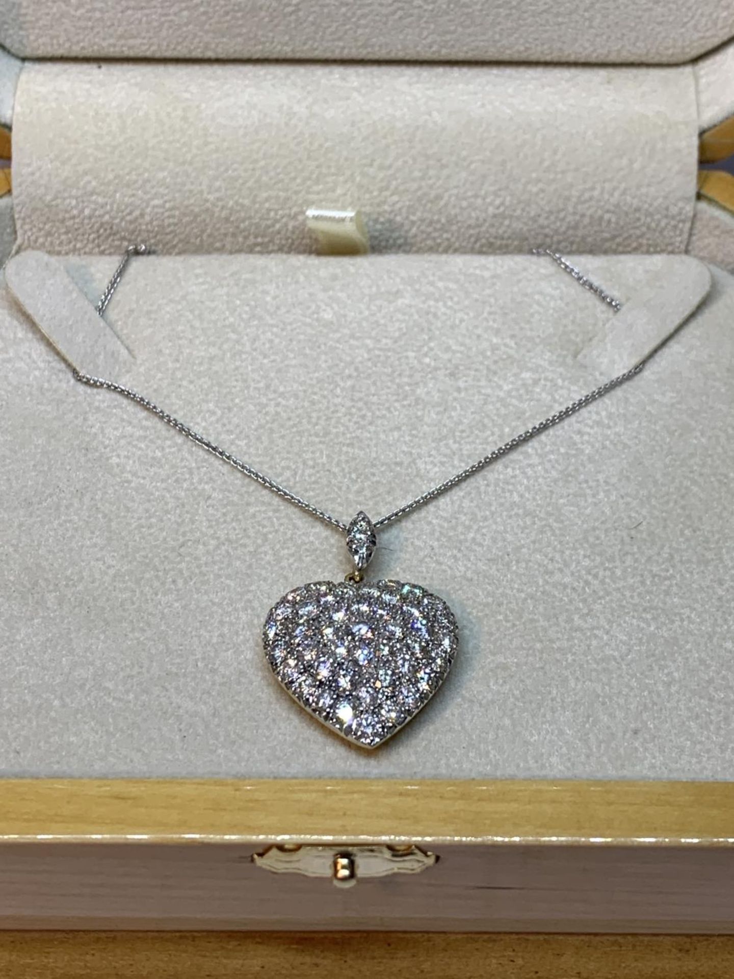 A 15 CARAT WHITE AND YELLOW GOLD LARGE DIAMOND ENCRUSTED HEART PENDANT WITH CHAIN LENGTH 44CM IN A