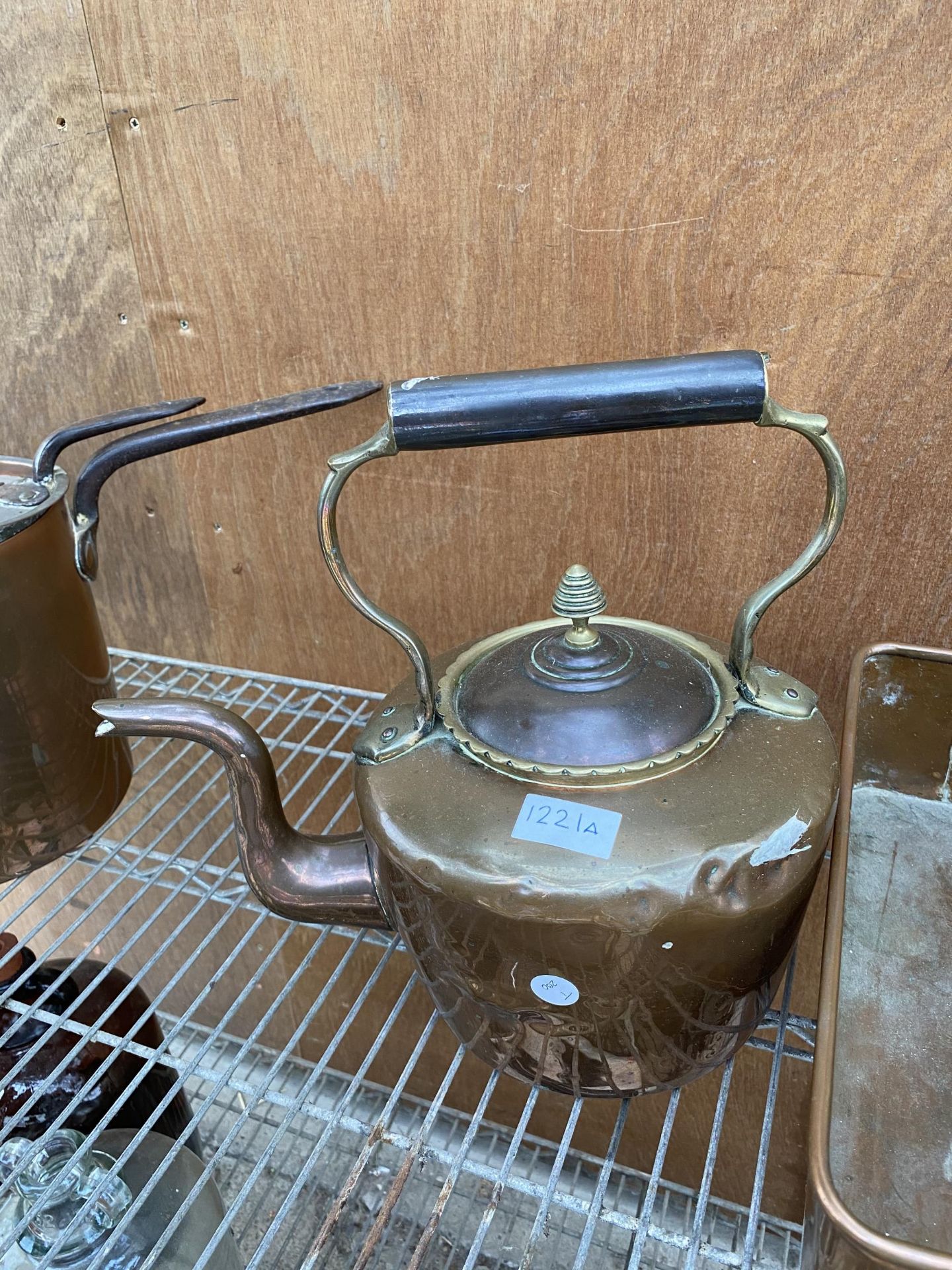 A VINTAGE COPPER KETTLE AND A COPPER PAN/TRAY - Image 2 of 4