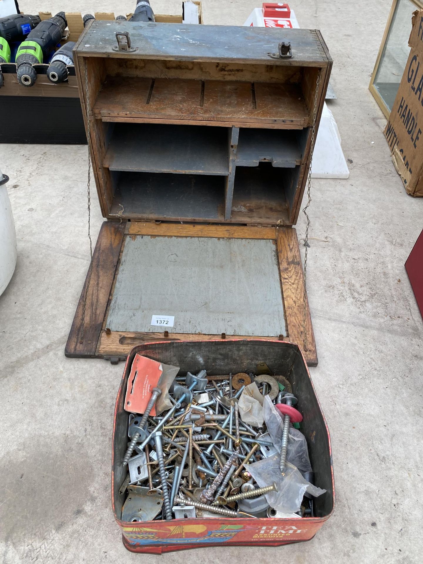 A VINTAGE JOINERS CHEST AND AN ASSORTMENT OF HARDWARE