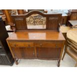 AN EARLY 20TH CENTURY OAK MIRROR-BACK SIDEBOARD ON BARLEY-TWIST LEGS 48" WIDE