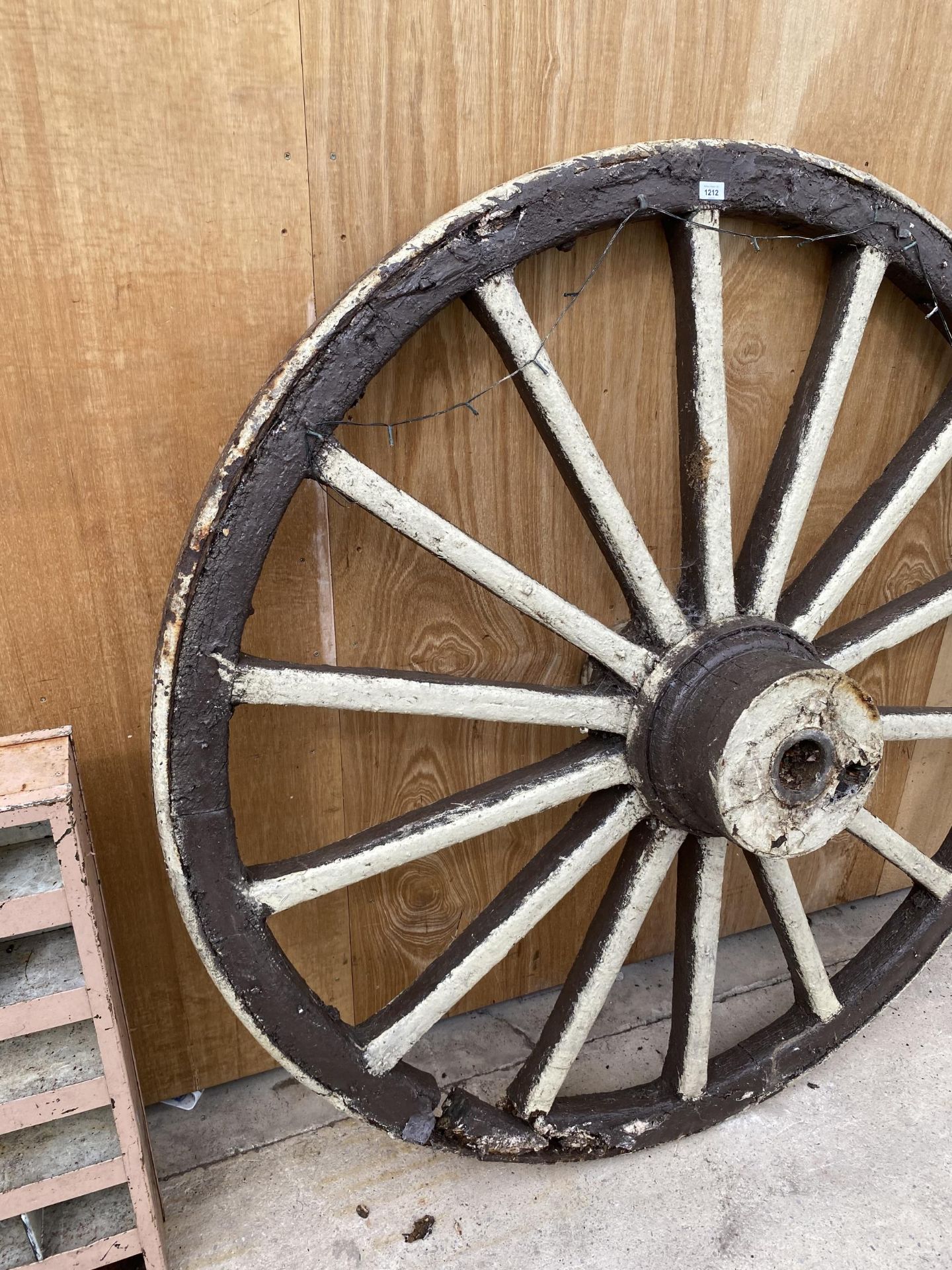 A VINTAGE WOODEN CART WHEEL WITH METAL BANDING (D:161CM) - Image 3 of 6