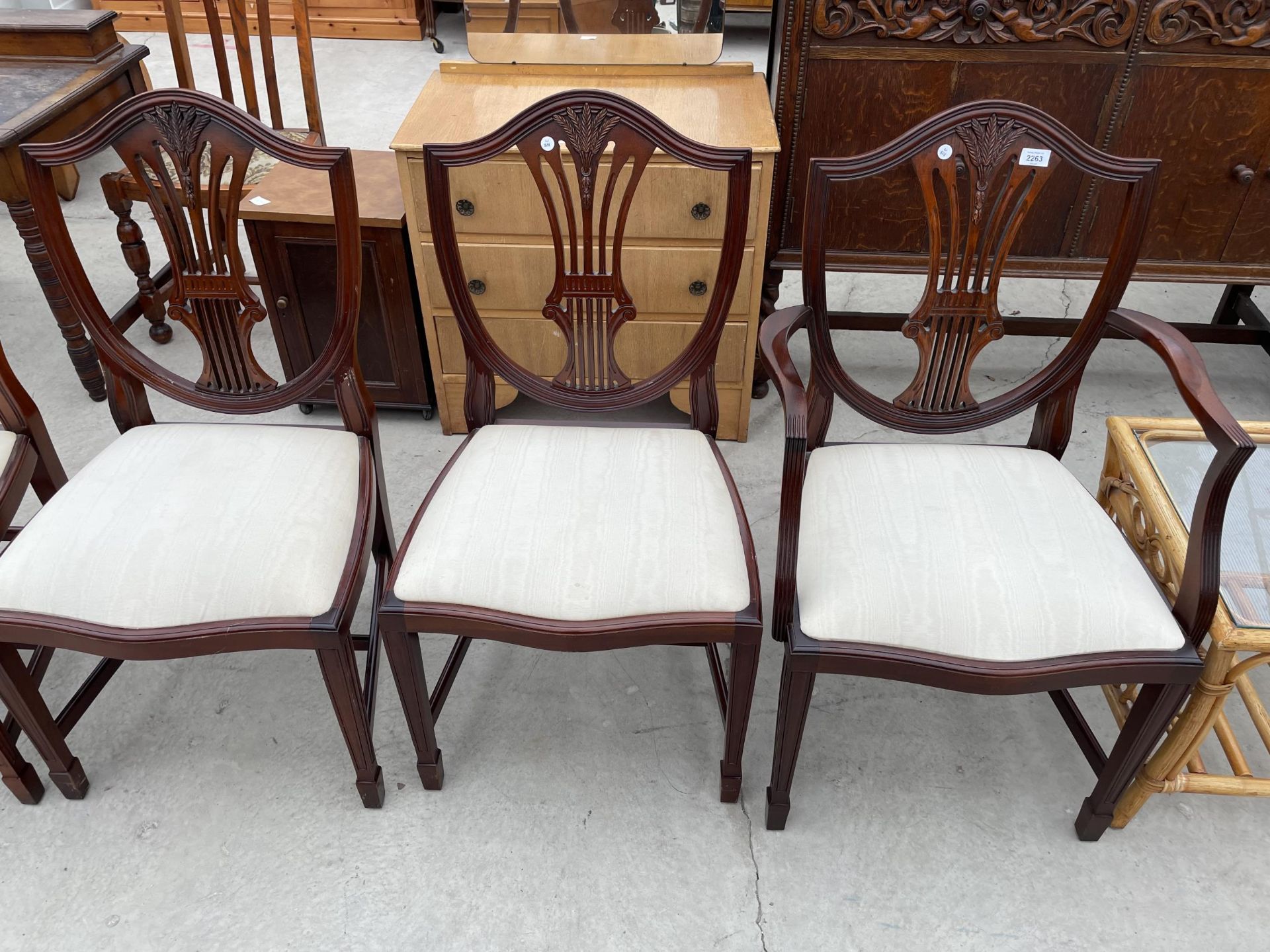 A SET OF EIGHT HEPPLEWHITE STYLE DINING CHAIRS, TWO BEING CARVED - Image 2 of 4