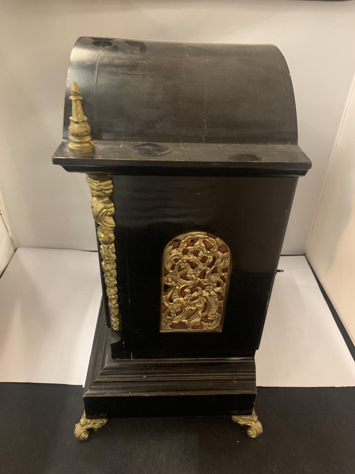 A VICTORIAN EBONISED BRACKET CLOCK WITH SILVERISED DIAL, GILDED DECORATION AND PIERCED SIDE - Image 3 of 6