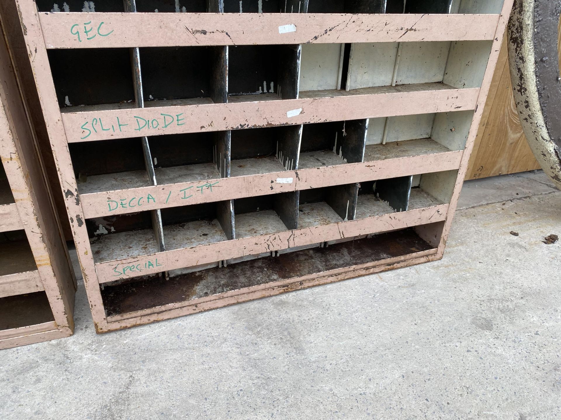 A SMALL 27 SECTION PIGEON HOLE STORAGE UNIT - Image 2 of 4