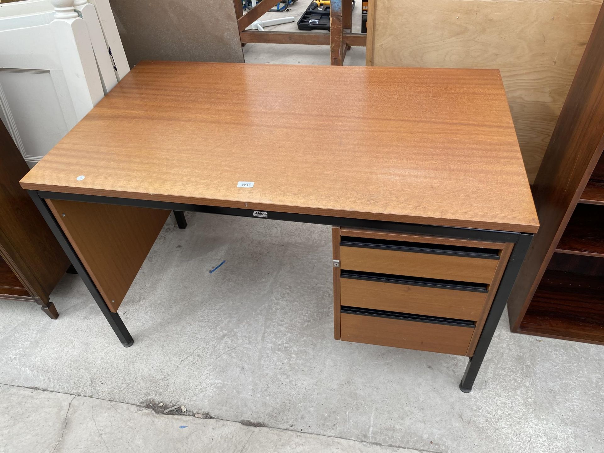 AN ABBESS SINGLE PEDESTAL DESK 47"X28"