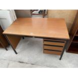 AN ABBESS SINGLE PEDESTAL DESK 47"X28"