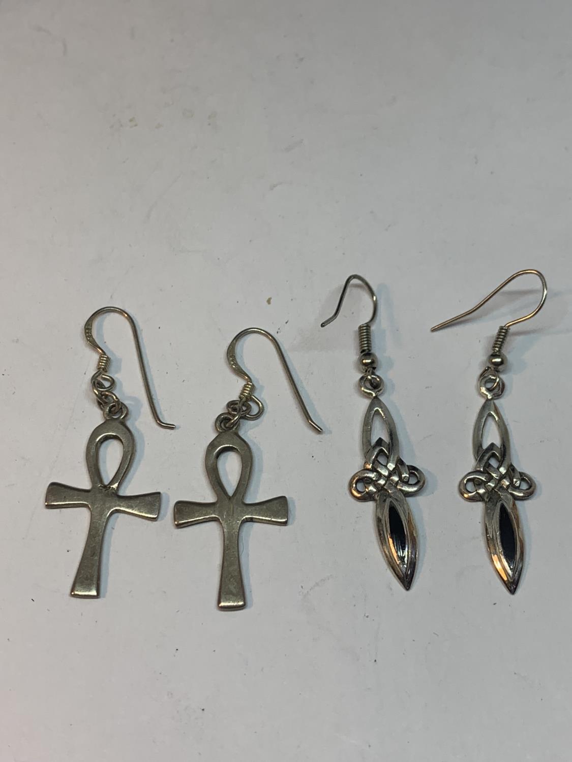 TWO PAIRS OF SILVER EARRINGS TO INCLUDE A CELTIC CROSS DESIGN