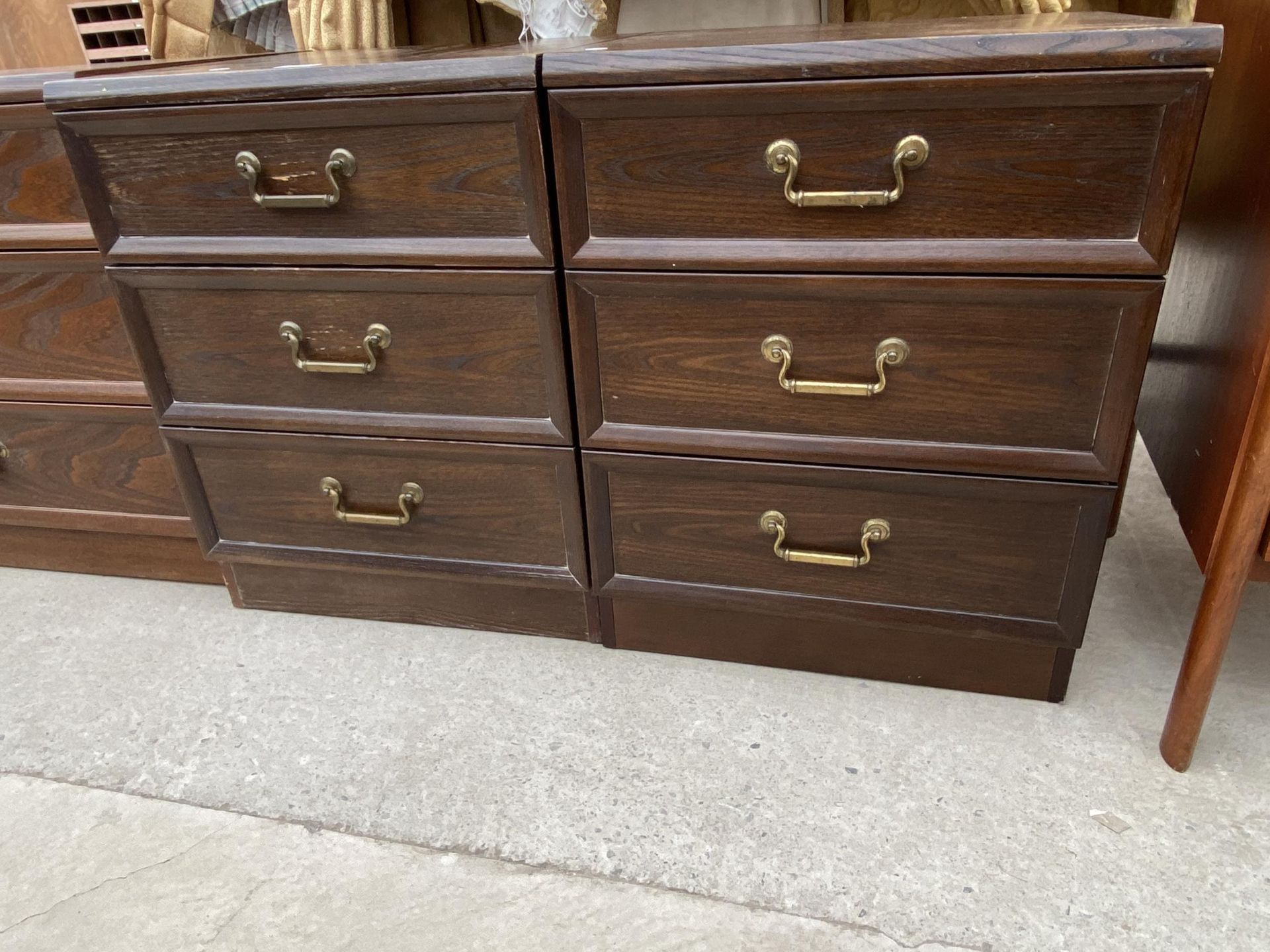 A PAIR OF G PLAN THREE DRAWER BEDROOM CHESTS 20" WIDE - Image 2 of 4