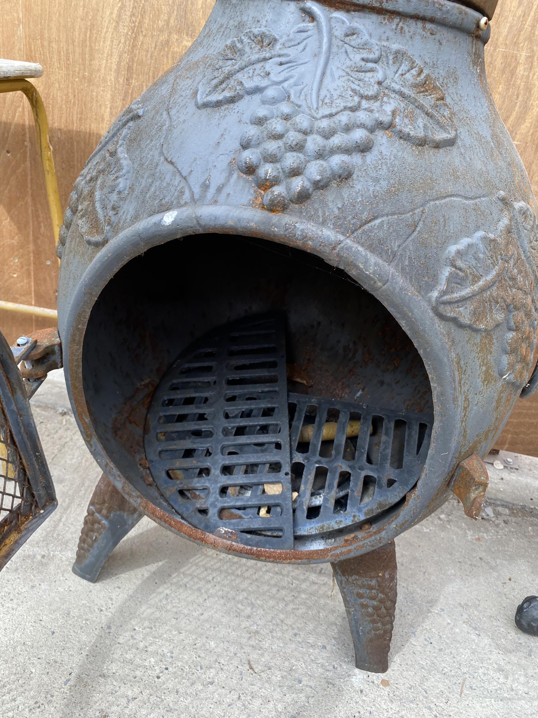 A DECORATIVE CAST IRON GARDEN CHIMENEA - Image 4 of 6