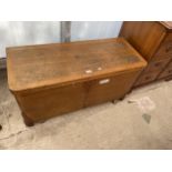 A MID 20TH CENTURY OAK BLANKET CHEST, 42" WIDE