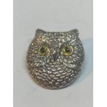 A MARKED SILVER OWL BROOCH WITH YELLOW GLASS EYES
