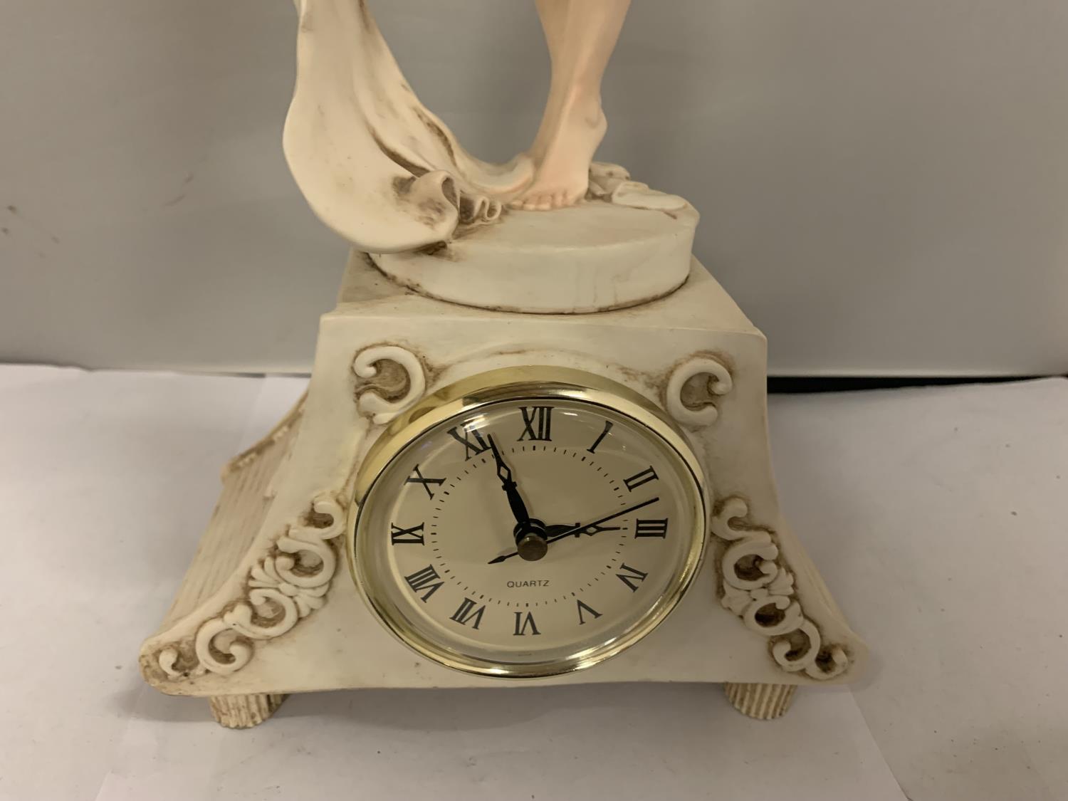 A VINTAGE STYLE CLOCK ORNAMENT WITH AN ART DECO LADY H : APPROX 52 CM - Image 2 of 5