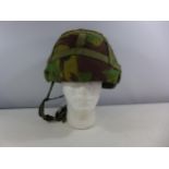 A BRITISH ARMY COMBAT HELMET GS DATED 1986,, SIZE MEDIUM