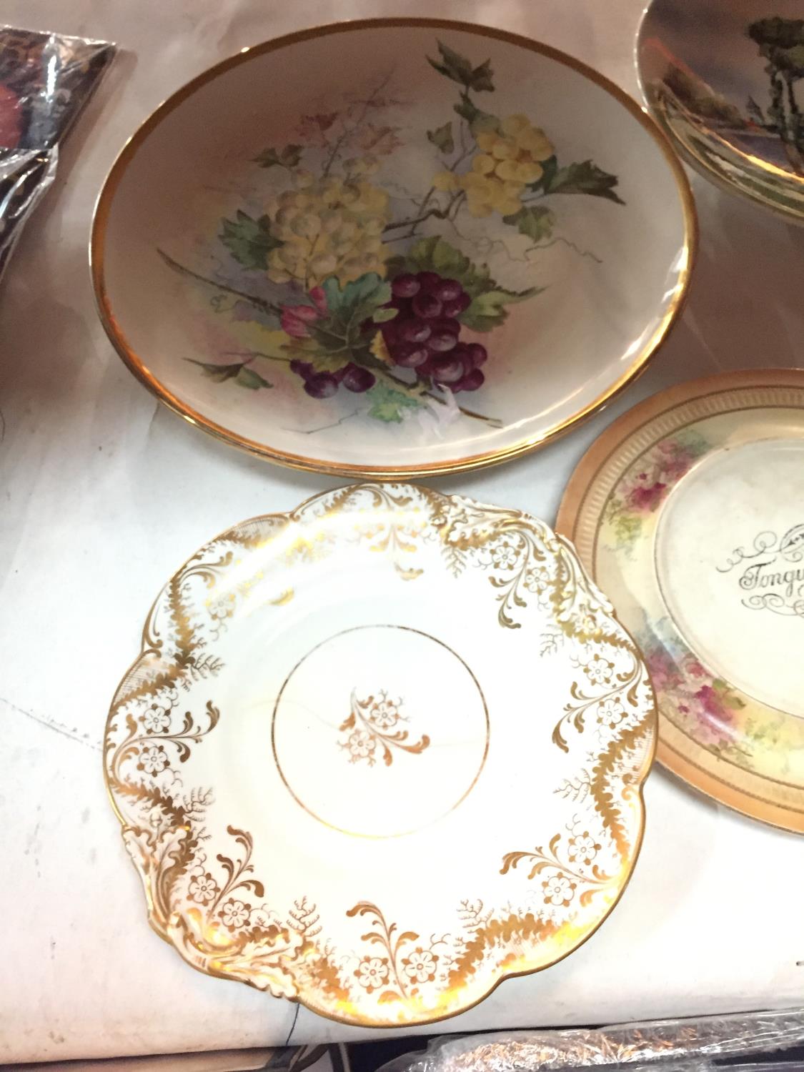 A SELECTION OF DECORATIVE PLATES - Image 3 of 6